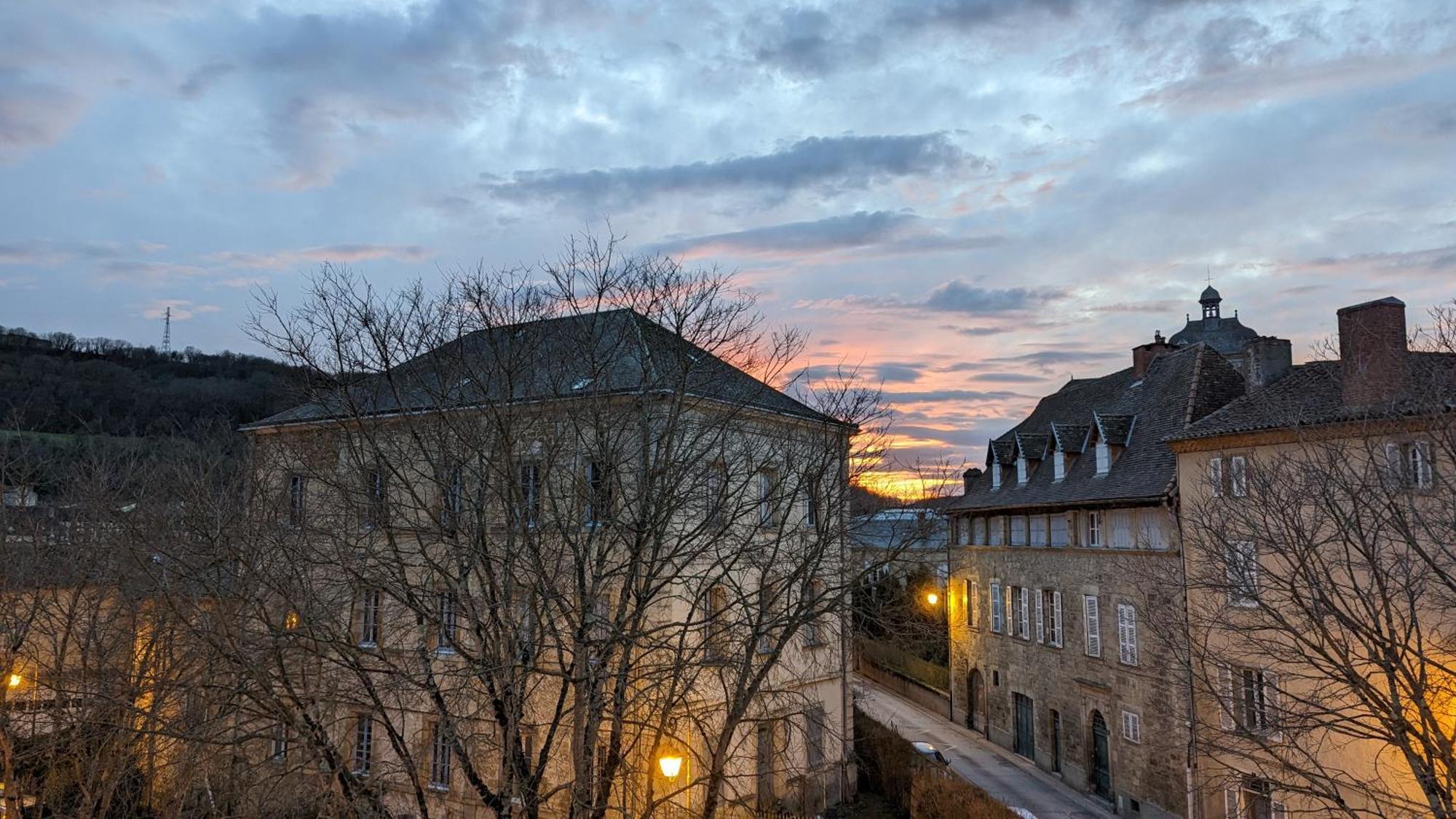 Hotel Le Quatorze Figeac Bagian luar foto