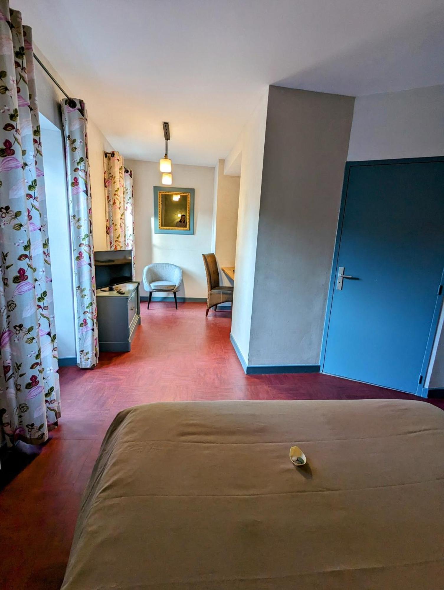 Hotel Le Quatorze Figeac Bagian luar foto